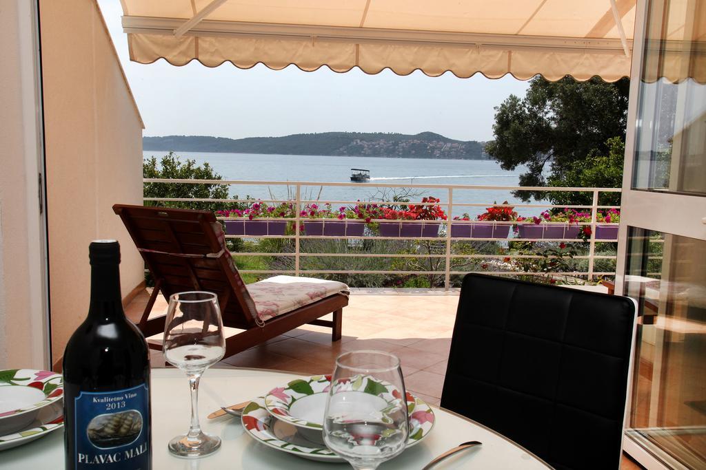 Gem Of The Sea Luxury Beach Apartment With Brand New Heating Infinity Pool Trogir Exteriör bild