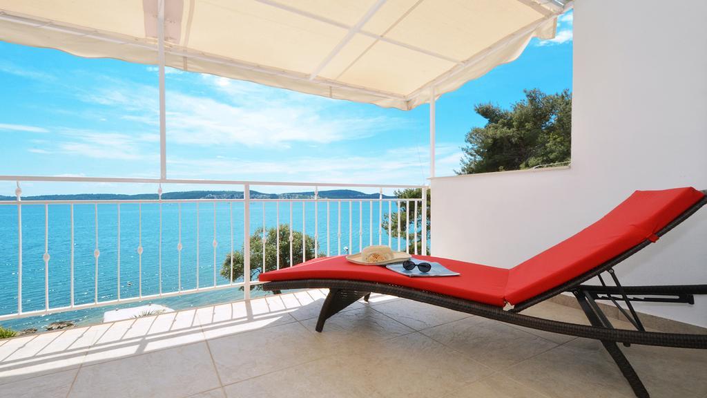 Gem Of The Sea Luxury Beach Apartment With Brand New Heating Infinity Pool Trogir Exteriör bild