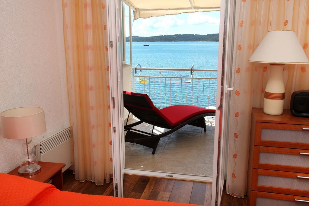 Gem Of The Sea Luxury Beach Apartment With Brand New Heating Infinity Pool Trogir Exteriör bild