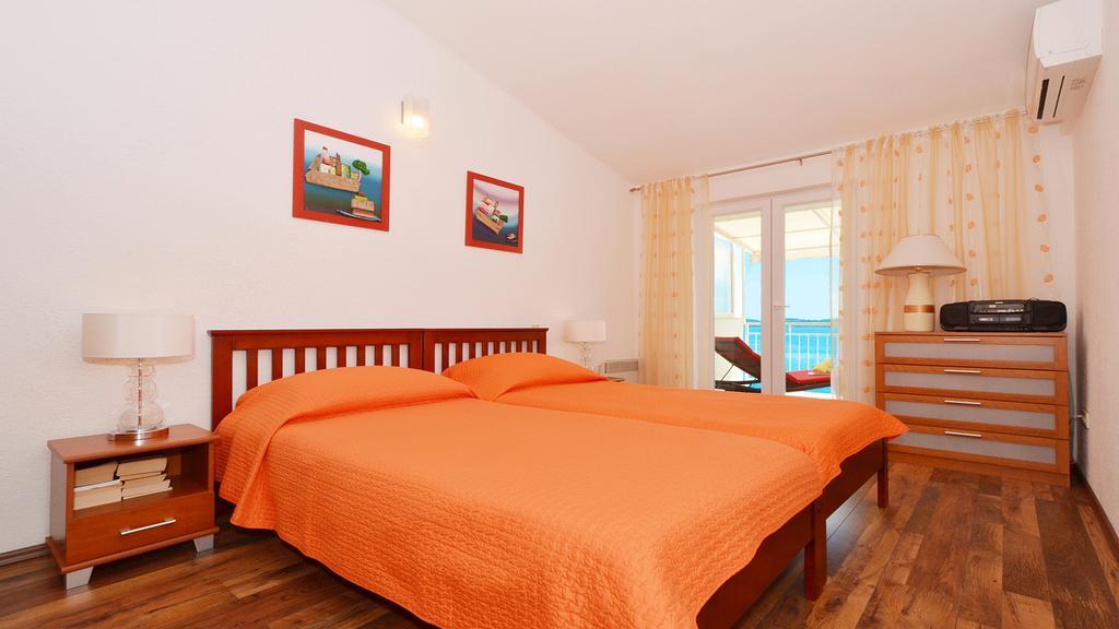 Gem Of The Sea Luxury Beach Apartment With Brand New Heating Infinity Pool Trogir Exteriör bild