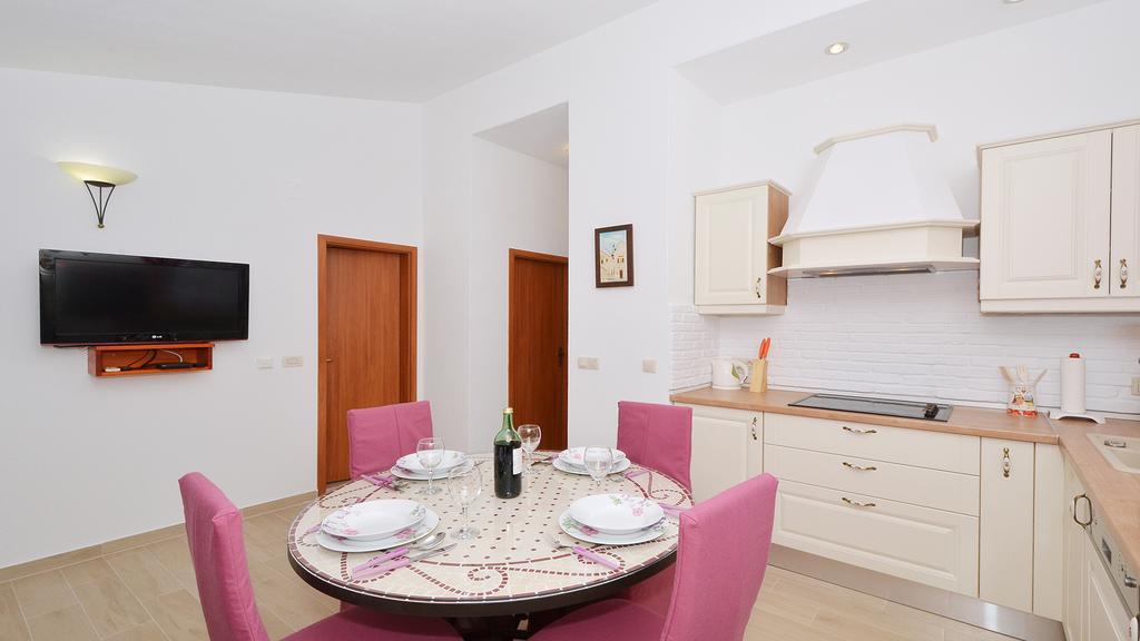Gem Of The Sea Luxury Beach Apartment With Brand New Heating Infinity Pool Trogir Exteriör bild