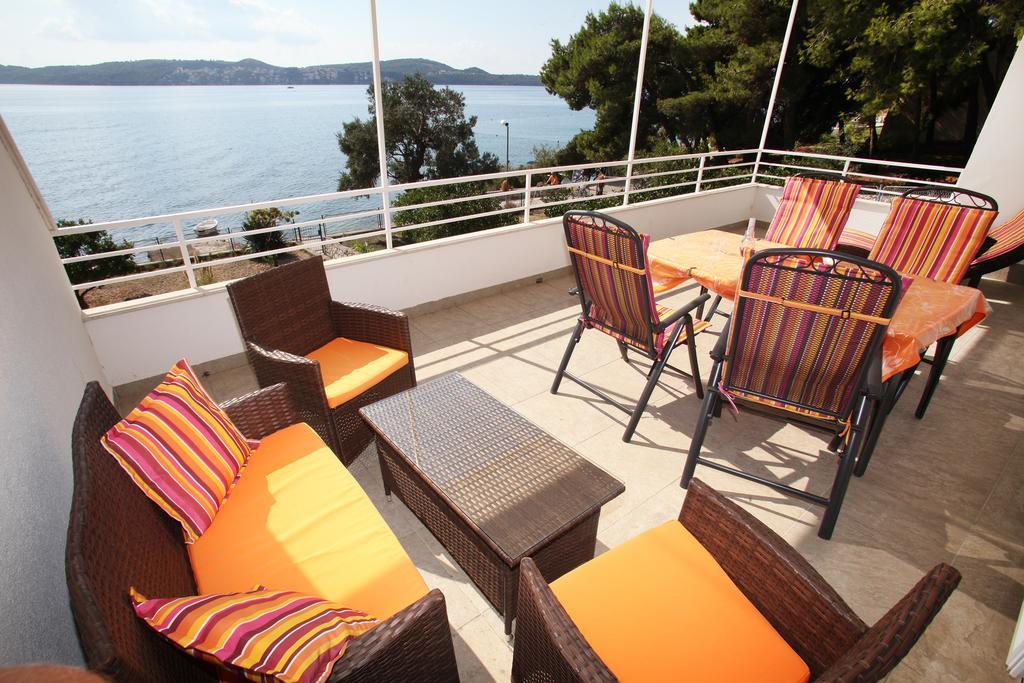 Gem Of The Sea Luxury Beach Apartment With Brand New Heating Infinity Pool Trogir Exteriör bild