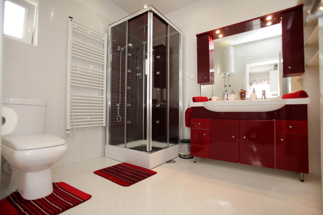 Gem Of The Sea Luxury Beach Apartment With Brand New Heating Infinity Pool Trogir Exteriör bild