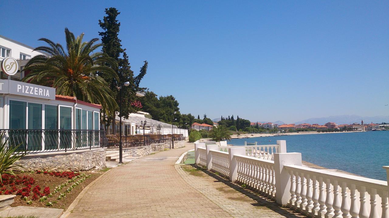 Gem Of The Sea Luxury Beach Apartment With Brand New Heating Infinity Pool Trogir Exteriör bild