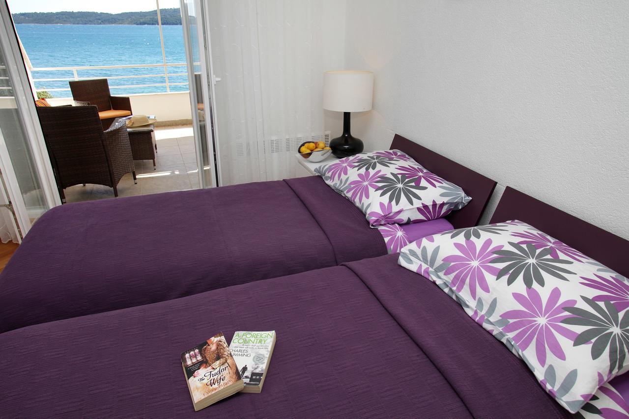 Gem Of The Sea Luxury Beach Apartment With Brand New Heating Infinity Pool Trogir Exteriör bild