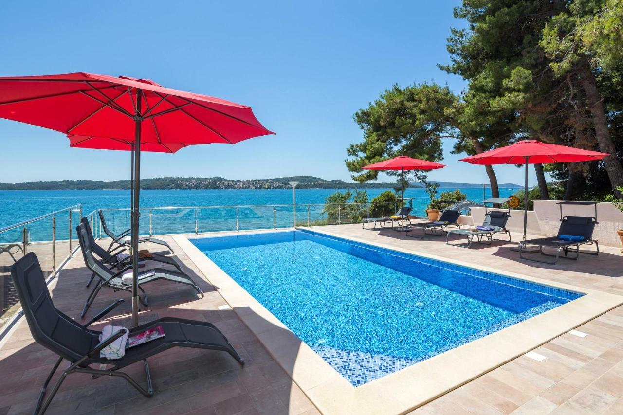 Gem Of The Sea Luxury Beach Apartment With Brand New Heating Infinity Pool Trogir Exteriör bild