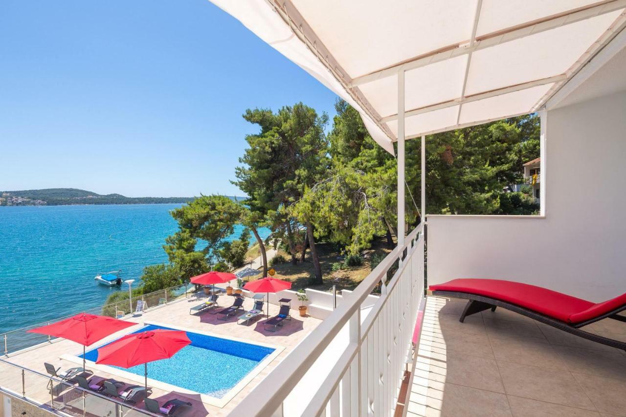 Gem Of The Sea Luxury Beach Apartment With Brand New Heating Infinity Pool Trogir Exteriör bild