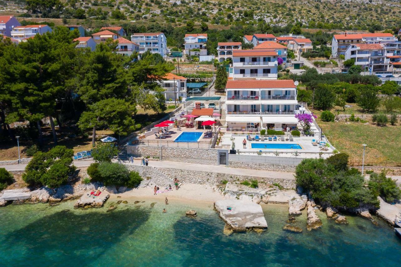 Gem Of The Sea Luxury Beach Apartment With Brand New Heating Infinity Pool Trogir Exteriör bild