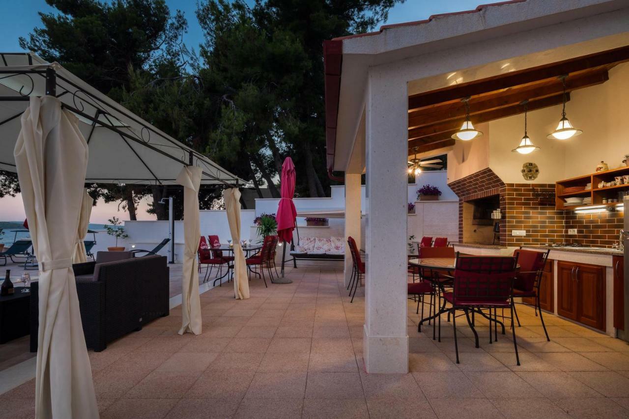 Gem Of The Sea Luxury Beach Apartment With Brand New Heating Infinity Pool Trogir Exteriör bild