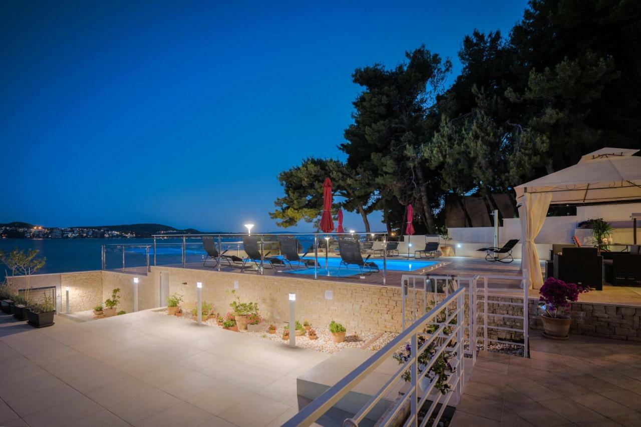 Gem Of The Sea Luxury Beach Apartment With Brand New Heating Infinity Pool Trogir Exteriör bild