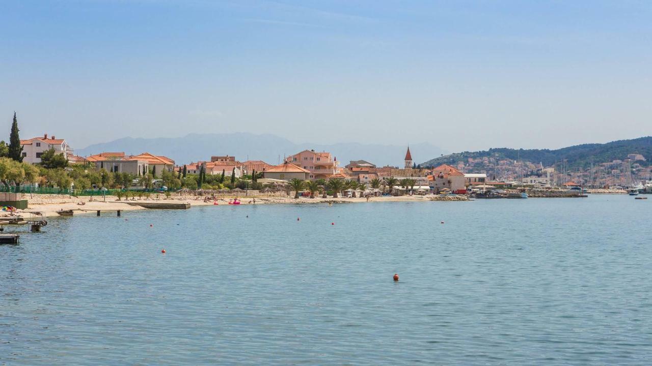 Gem Of The Sea Luxury Beach Apartment With Brand New Heating Infinity Pool Trogir Exteriör bild