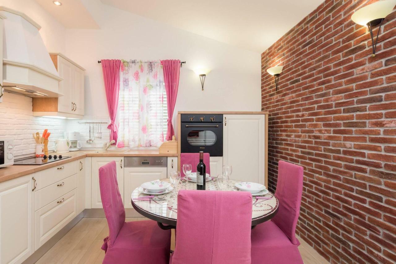 Gem Of The Sea Luxury Beach Apartment With Brand New Heating Infinity Pool Trogir Exteriör bild