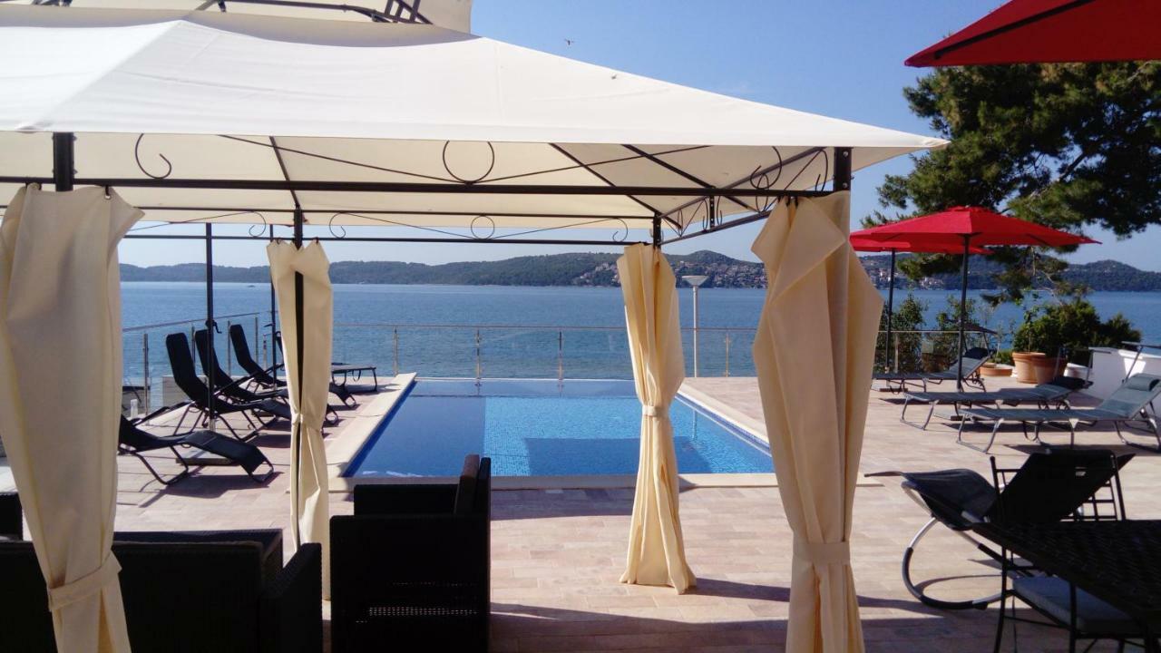 Gem Of The Sea Luxury Beach Apartment With Brand New Heating Infinity Pool Trogir Exteriör bild