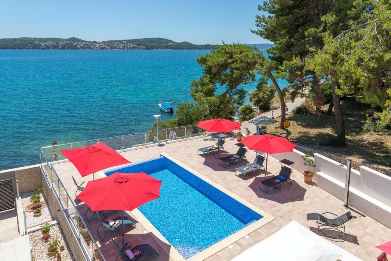 Gem Of The Sea Luxury Beach Apartment With Brand New Heating Infinity Pool Trogir Exteriör bild