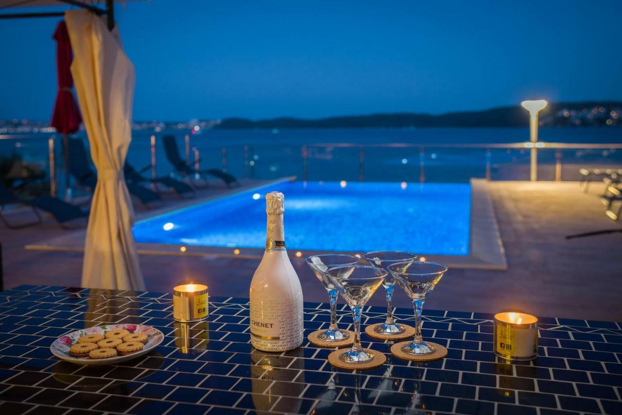 Gem Of The Sea Luxury Beach Apartment With Brand New Heating Infinity Pool Trogir Exteriör bild