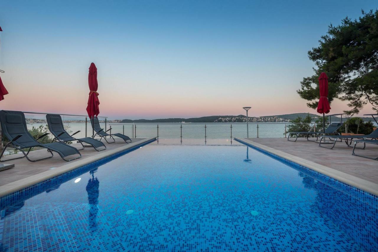 Gem Of The Sea Luxury Beach Apartment With Brand New Heating Infinity Pool Trogir Exteriör bild