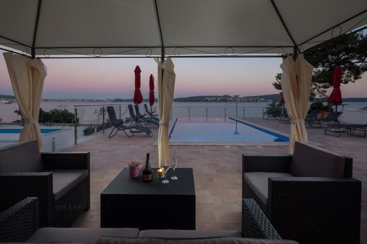 Gem Of The Sea Luxury Beach Apartment With Brand New Heating Infinity Pool Trogir Exteriör bild
