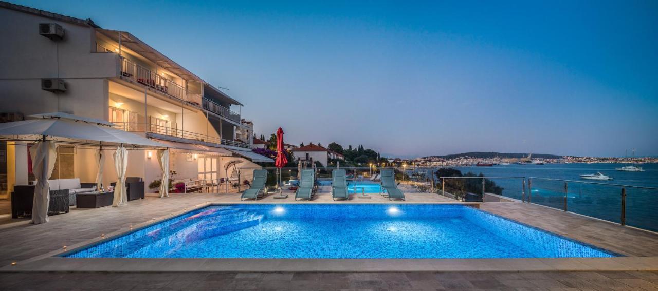 Gem Of The Sea Luxury Beach Apartment With Brand New Heating Infinity Pool Trogir Exteriör bild